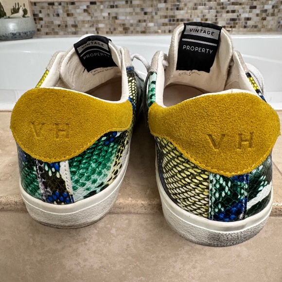 Distressed Vintage Havana Multi color snake print shoes, size 10. - Picture 3 of 7